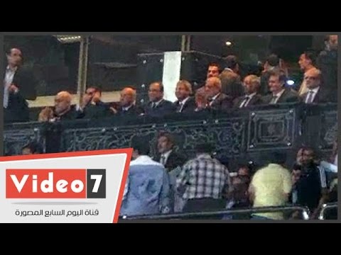 محلب يتابع مباراة مصر وبتسوانا في إستاد القاهرة